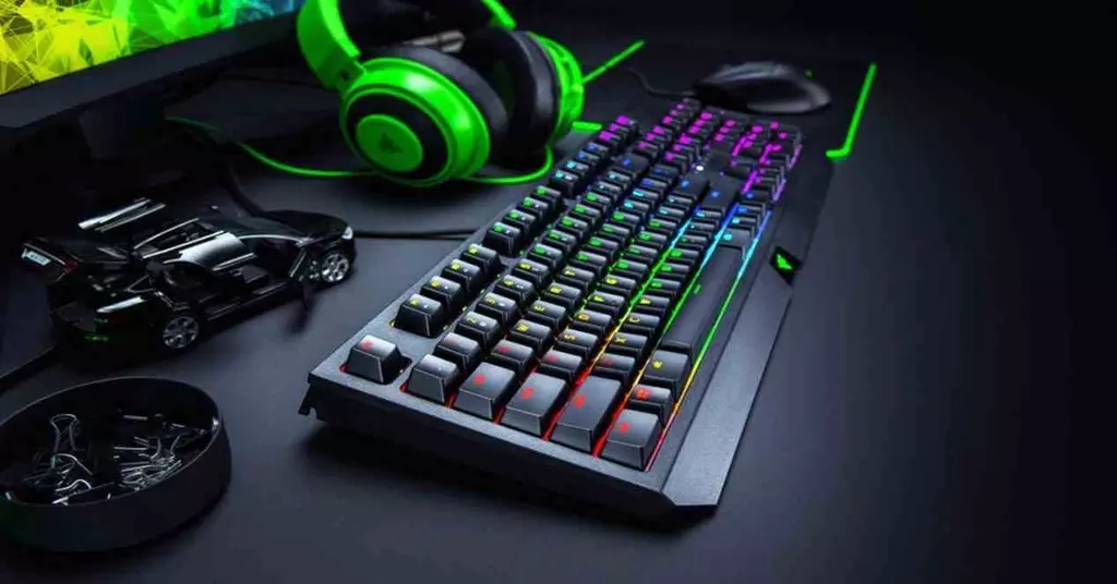 Teclado y auriculares gaming razer